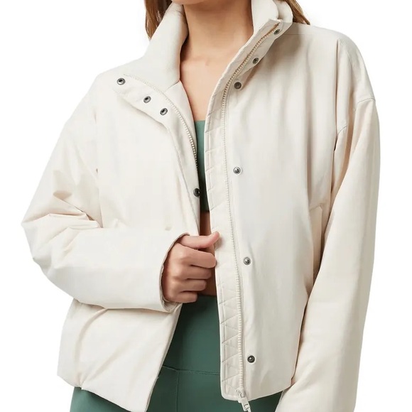 Vuori Jackets & Blazers - Vuori Sky Puffer Jacket Size Large NWT in Milkweed